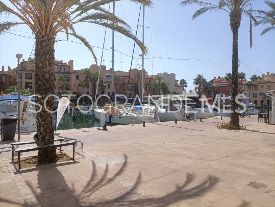 Se vende local comercial en Marina de Sotogrande | Open Frontiers