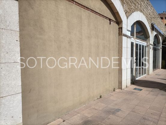 Se vende local comercial en Marina de Sotogrande | Open Frontiers