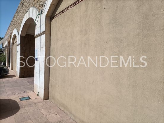 Se vende local comercial en Marina de Sotogrande | Open Frontiers