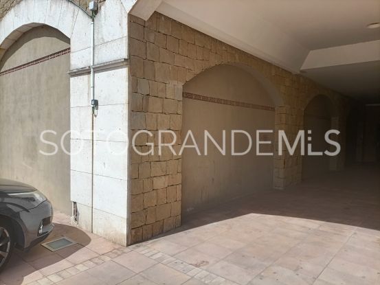 Se vende local comercial en Marina de Sotogrande | Open Frontiers