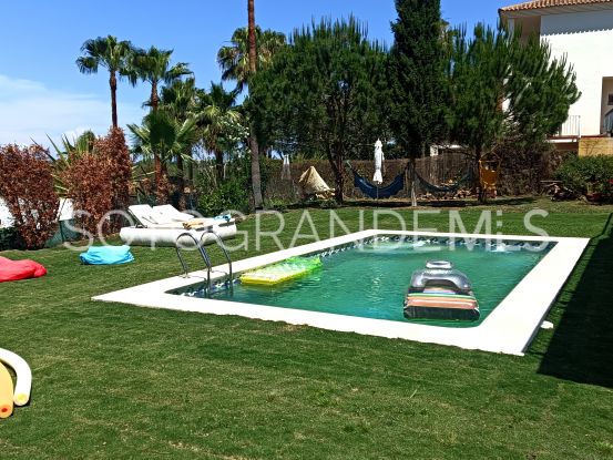 Villa a la venta de 5 dormitorios en Zona F, Sotogrande Alto | Open Frontiers