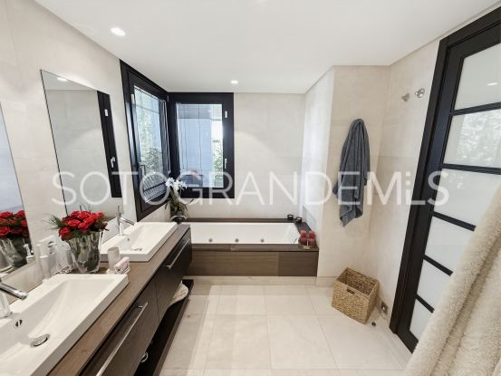For sale apartment in Hacienda de Valderrama | Open Frontiers