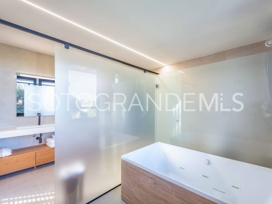 Sotogrande Costa, villa de 5 dormitorios en venta | MarSotogrande