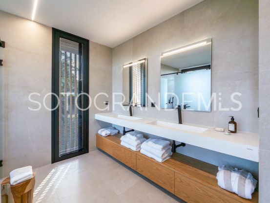 Sotogrande Costa, villa de 5 dormitorios en venta | MarSotogrande