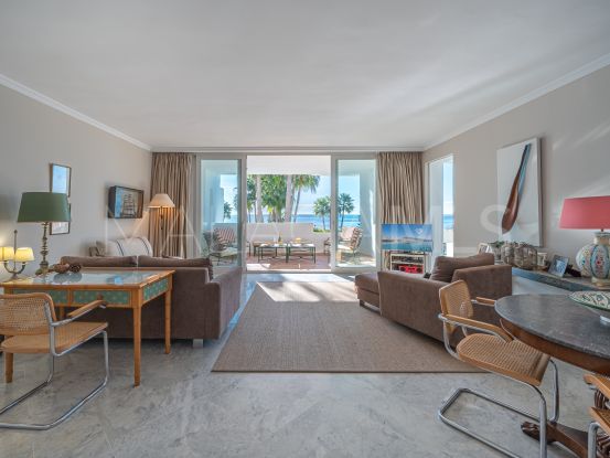 Comprar apartamento de 3 dormitorios en Marina de Puente Romano, Marbella Golden Mile | Pure Living Properties