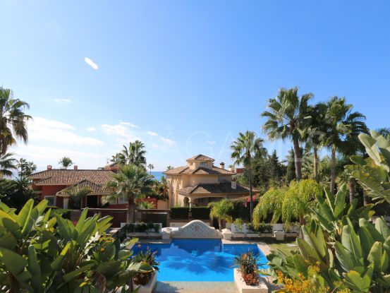 Villa en venta con 5 dormitorios en Las Chapas, Marbella Este | Pure Living Properties