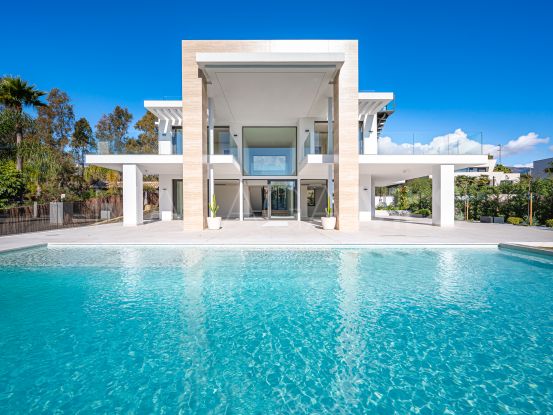 Villa en venta de 5 dormitorios en Altos de Puente Romano, Marbella Golden Mile | Pure Living Properties