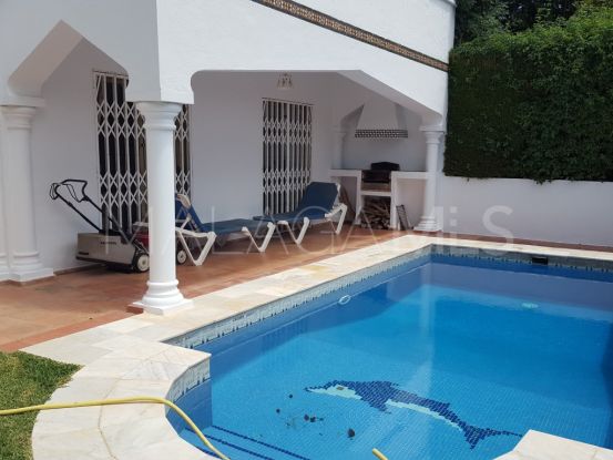 For sale villa with 2 bedrooms in Marbella Hill Club, Marbella Golden Mile | Pure Living Properties