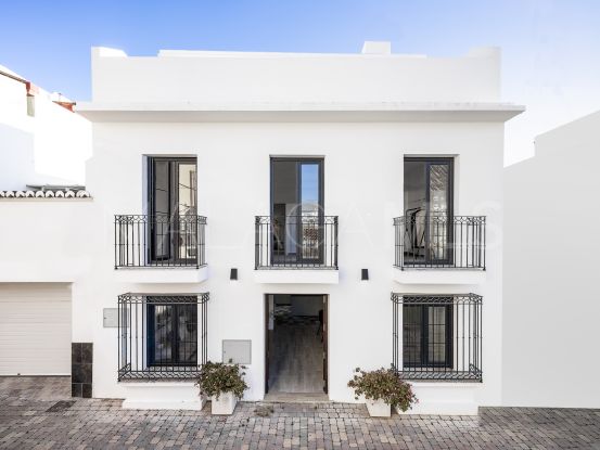 Se vende casa en Estepona Casco Antiguo | Campomar Real Estate