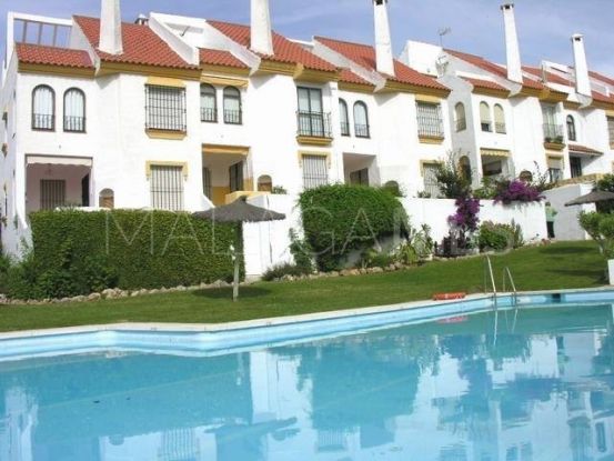 Adosado de 5 dormitorios en Seghers, Estepona | Campomar Real Estate