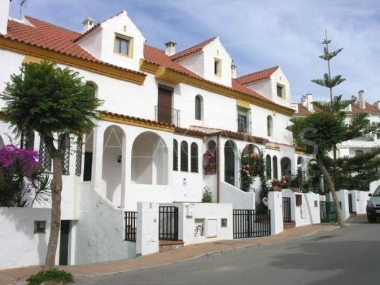 Adosado de 5 dormitorios en Seghers, Estepona | Campomar Real Estate