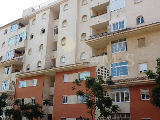 Buy 4 bedrooms apartment in Estepona Puerto | Campomar Real Estate
