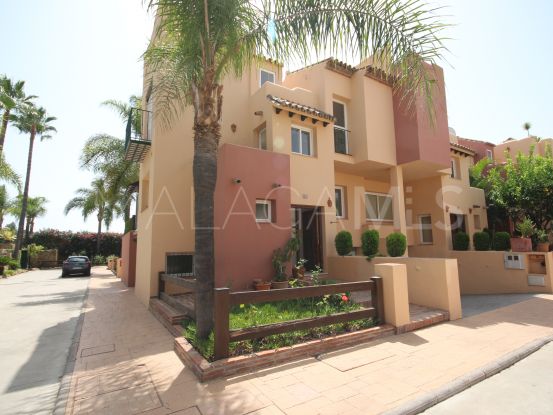 Town house for sale in Condes de Iza with 3 bedrooms | MPDunne - Hamptons International