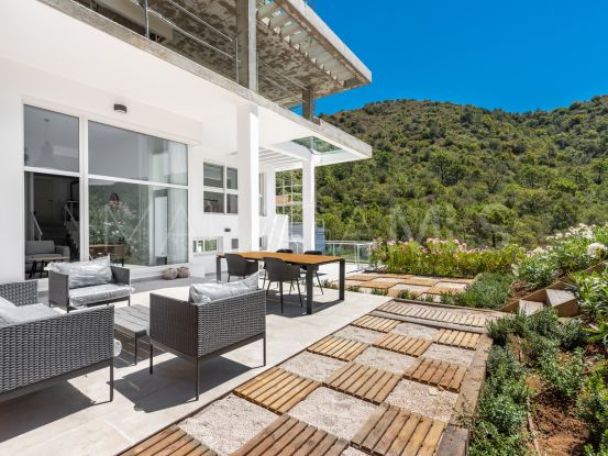 Comprar duplex planta baja con 3 dormitorios en Benahavis Centro | MPDunne - Hamptons International