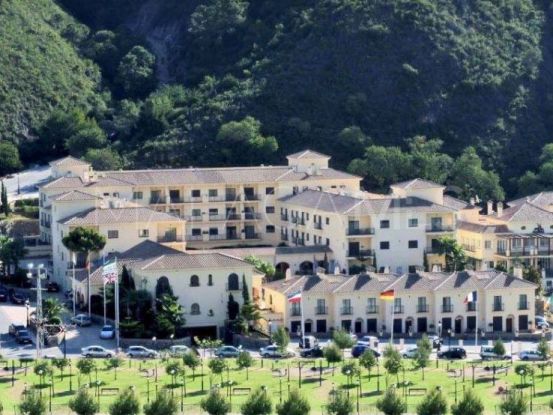 Benahavis Centro, hotel con 95 dormitorios en venta | MPDunne - Hamptons International