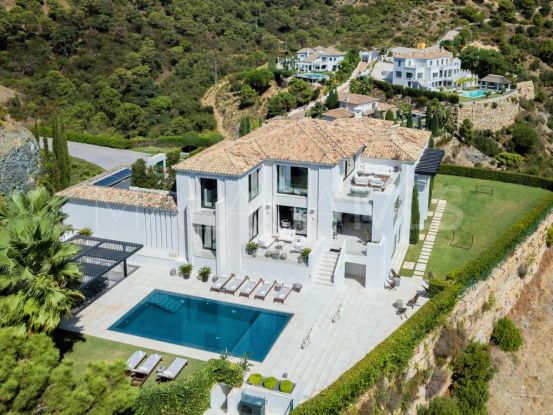 Buy El Madroñal villa with 5 bedrooms | Andalucía Development