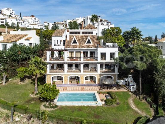 Villa de 5 dormitorios en venta en Los Arqueros, Benahavis | Andalucía Development