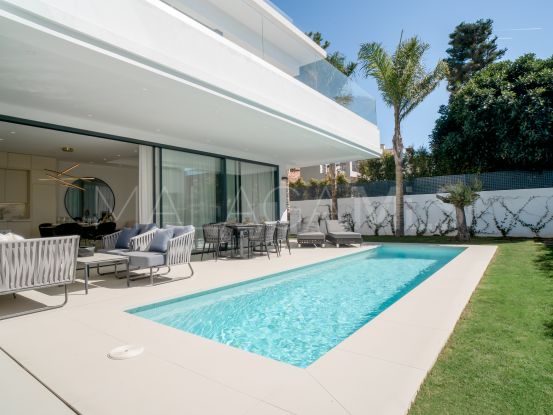 Villa pareada de 4 dormitorios en venta en Rio Verde Playa, Marbella Golden Mile | Nevado Realty Marbella
