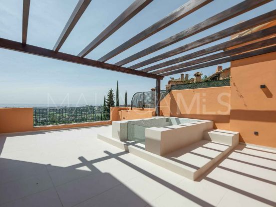 For sale penthouse in Les Belvederes, Nueva Andalucia | Nevado Realty Marbella