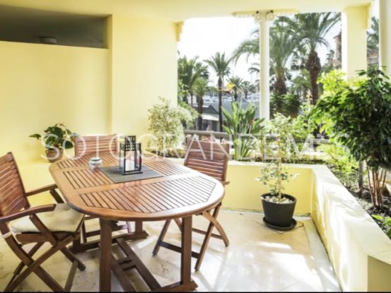 Apartamento en venta de 2 dormitorios en Sotogrande Puerto Deportivo | John Medina Real Estate