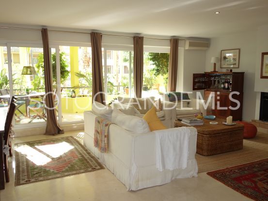 Apartamento en venta de 2 dormitorios en Sotogrande Puerto Deportivo | John Medina Real Estate