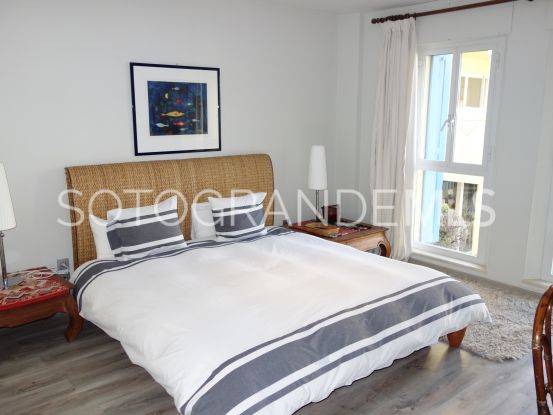 Apartamento en venta de 2 dormitorios en Sotogrande Puerto Deportivo | John Medina Real Estate