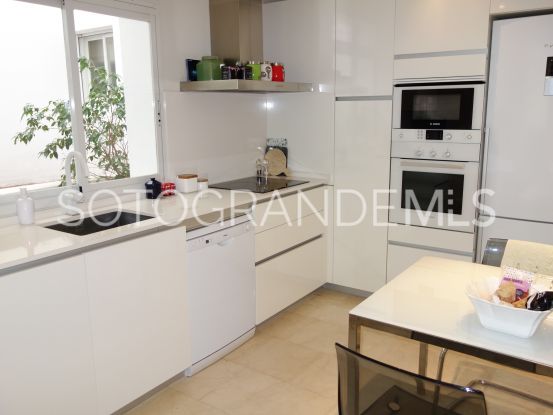 Apartamento en venta de 2 dormitorios en Sotogrande Puerto Deportivo | John Medina Real Estate