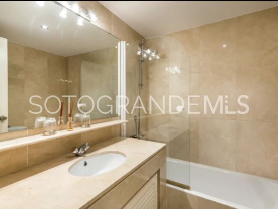 Apartamento en venta de 2 dormitorios en Sotogrande Puerto Deportivo | John Medina Real Estate