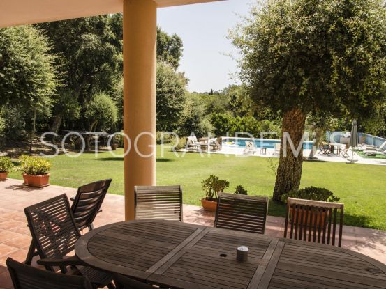 For sale villa with 5 bedrooms in Sotogrande Alto Central | John Medina Real Estate