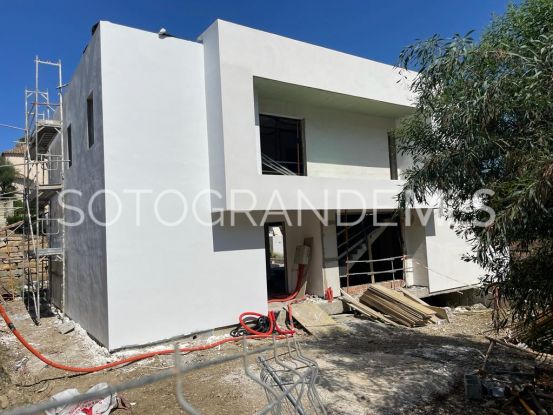 Villa a la venta en Zona F con 5 dormitorios | John Medina Real Estate
