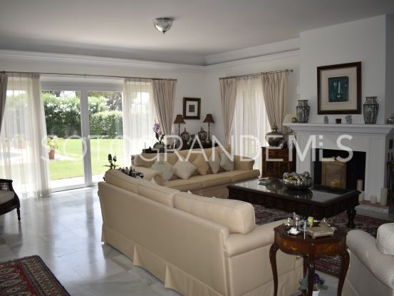 Villa in Zona E | John Medina Real Estate