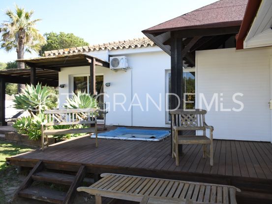 Se vende villa en Zona B de 6 dormitorios | John Medina Real Estate