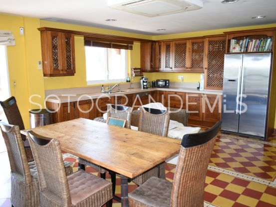 Se vende villa en Zona B de 6 dormitorios | John Medina Real Estate