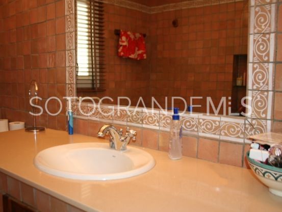 Se vende villa en Zona B de 6 dormitorios | John Medina Real Estate