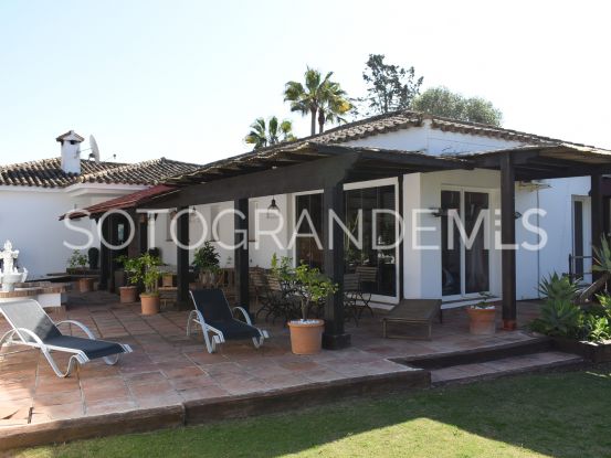 Se vende villa en Zona B de 6 dormitorios | John Medina Real Estate