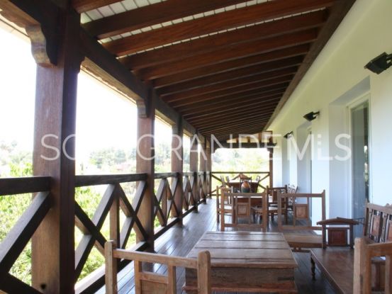 Se vende villa en Zona B de 6 dormitorios | John Medina Real Estate