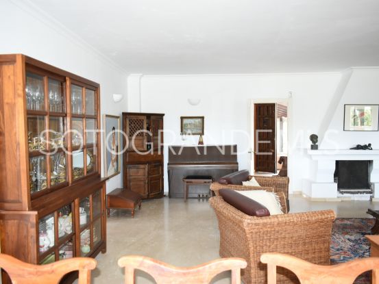 Se vende villa en Zona B de 6 dormitorios | John Medina Real Estate