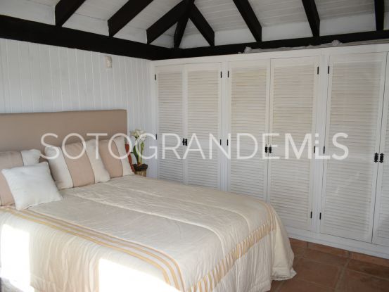 Se vende villa en Zona B de 6 dormitorios | John Medina Real Estate