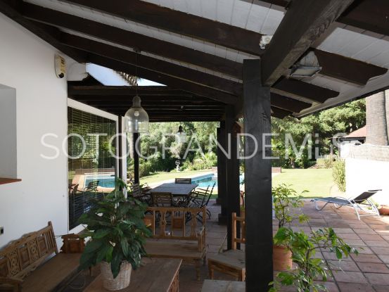 Se vende villa en Zona B de 6 dormitorios | John Medina Real Estate