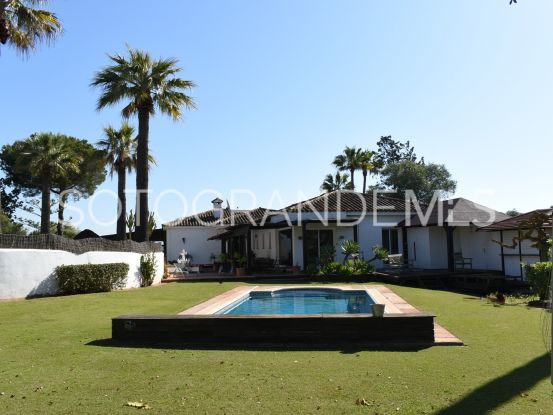 Se vende villa en Zona B de 6 dormitorios | John Medina Real Estate