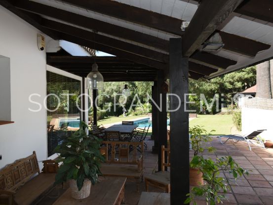 Se vende villa en Zona B de 6 dormitorios | John Medina Real Estate