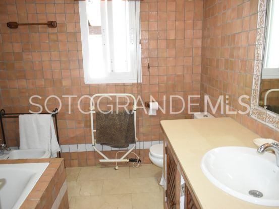 Se vende villa en Zona B de 6 dormitorios | John Medina Real Estate