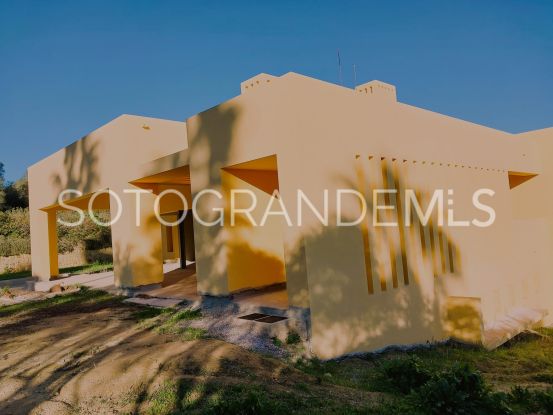 For sale villa in Zona F with 4 bedrooms | John Medina Real Estate