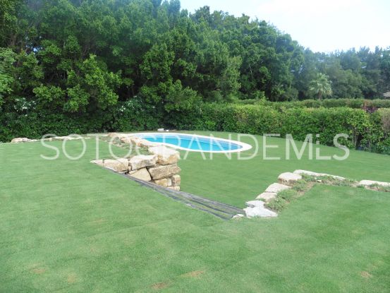 Villa en venta en Reyes y Reinas, Sotogrande Costa | John Medina Real Estate