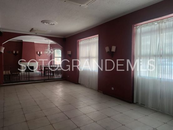 Commercial premises in Sotogrande Puerto Deportivo | John Medina Real Estate
