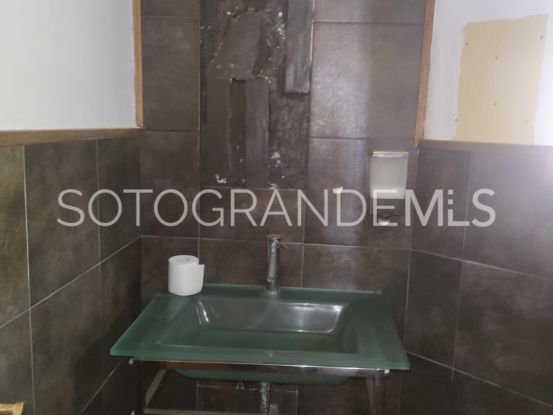 Commercial premises in Sotogrande Puerto Deportivo | John Medina Real Estate