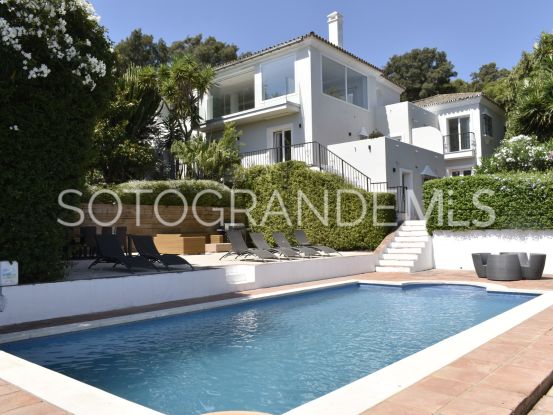 Villa for sale in Zona E with 6 bedrooms | John Medina Real Estate