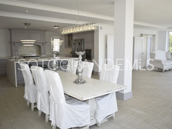 Villa for sale in Zona E with 6 bedrooms | John Medina Real Estate