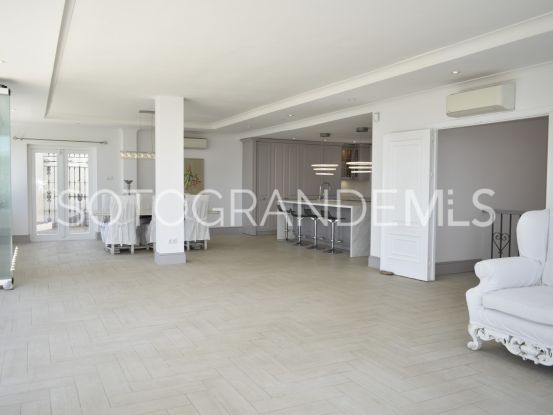 Villa for sale in Zona E with 6 bedrooms | John Medina Real Estate
