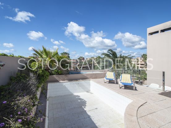 Comprar atico duplex con 3 dormitorios en Paseo del Mar, Sotogrande Costa | John Medina Real Estate